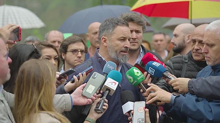 Abascal exige a Feijóo una rectificación sobre que gobierne la lista más votada