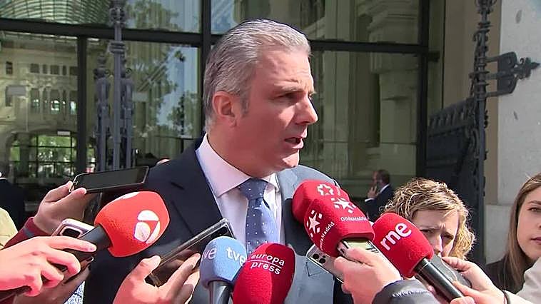 Ortega insiste a Almeida en el gobierno de coalición si no quieren "rendirse"