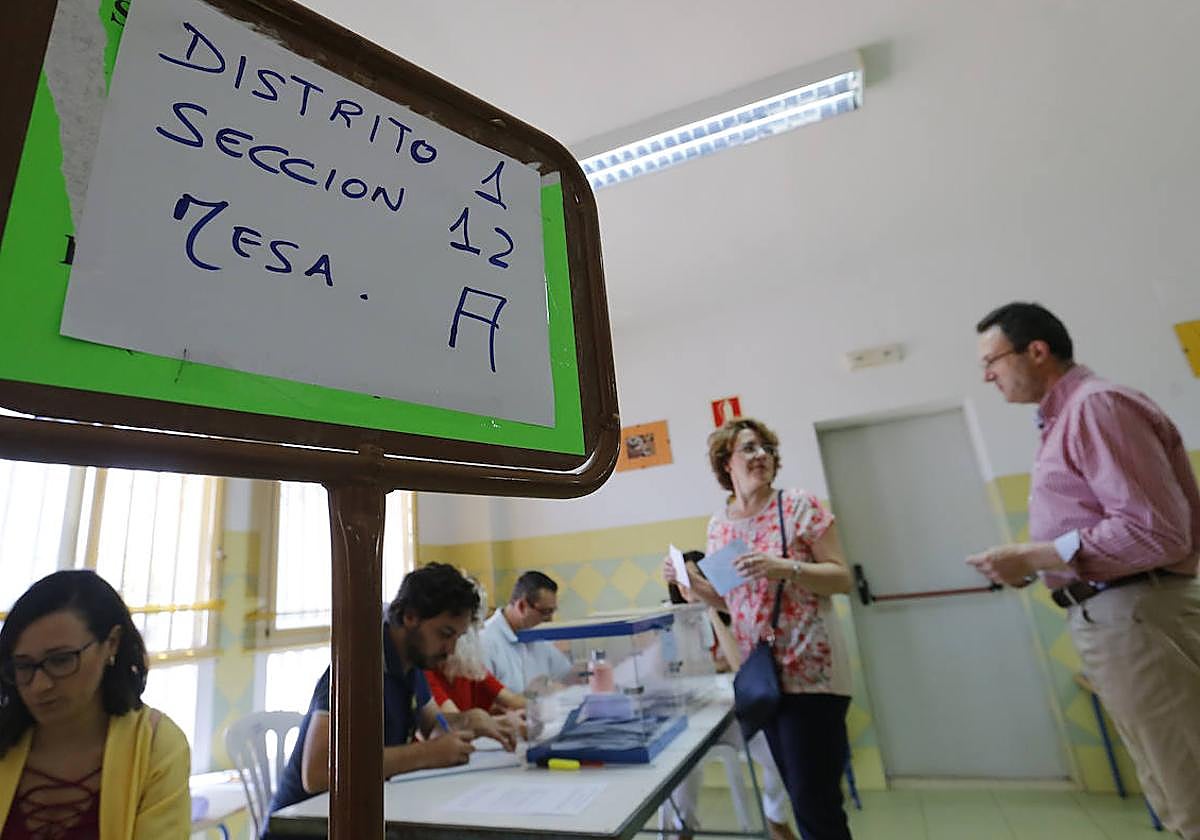 Imagen de una mesa electoral en Córdoba durante las elecciones municipales de 2019