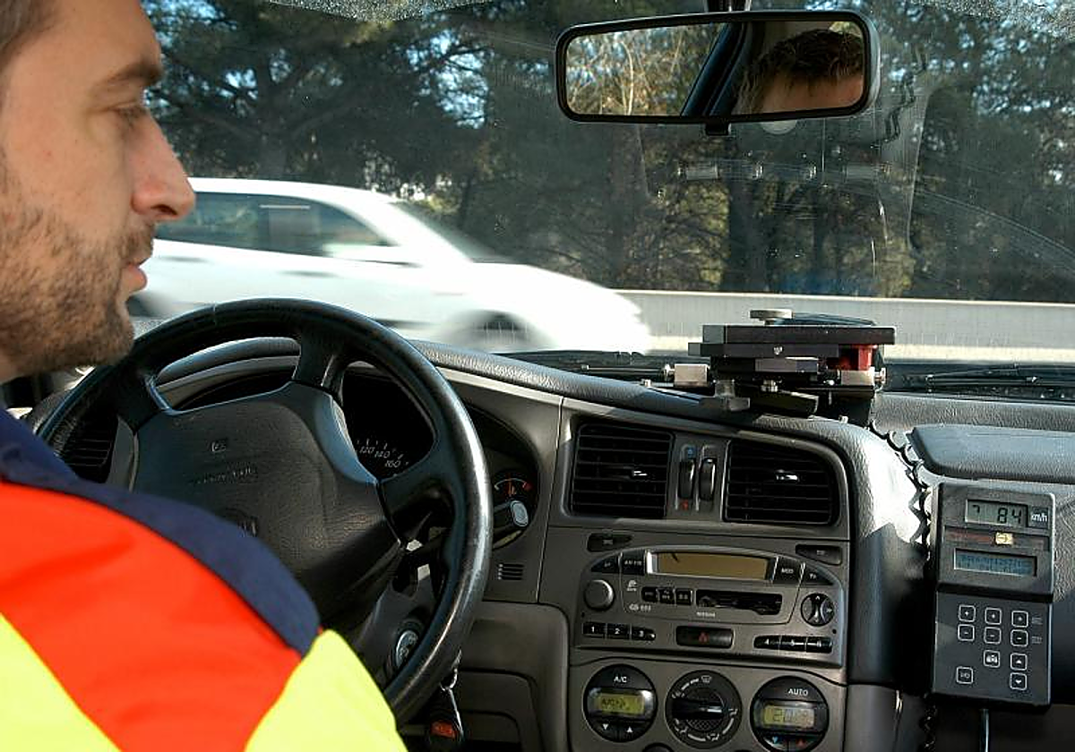 Un radar móvil de los Mossos d'Esquadra, en una imagen de archivo, controlando las carreteras de Cataluña