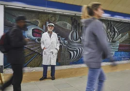El artista que remoza su obra en el Metro de Laguna
