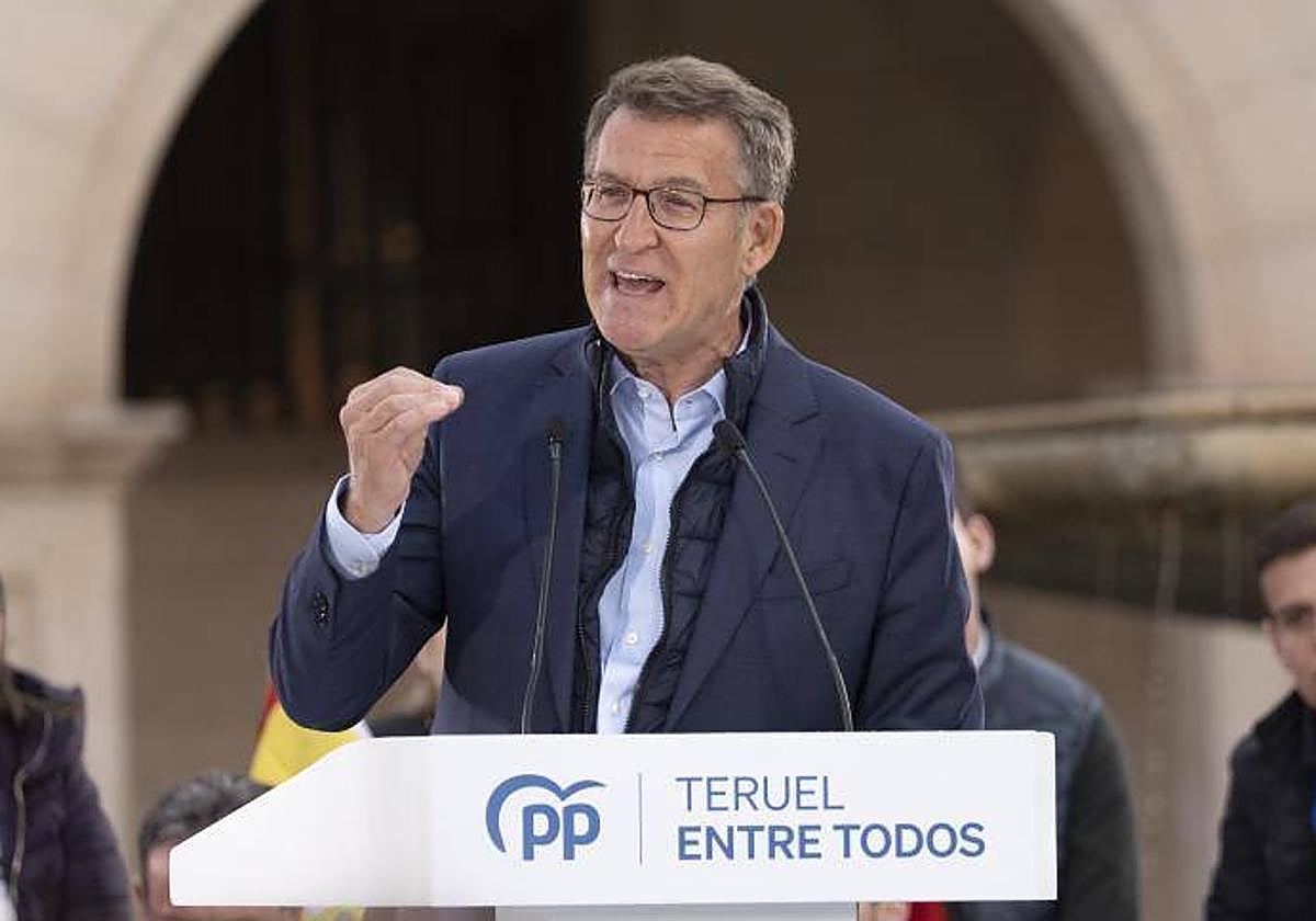 El presidente del PP, Alberto Núñez Feijóo, durante un acto de campaña en Teruel