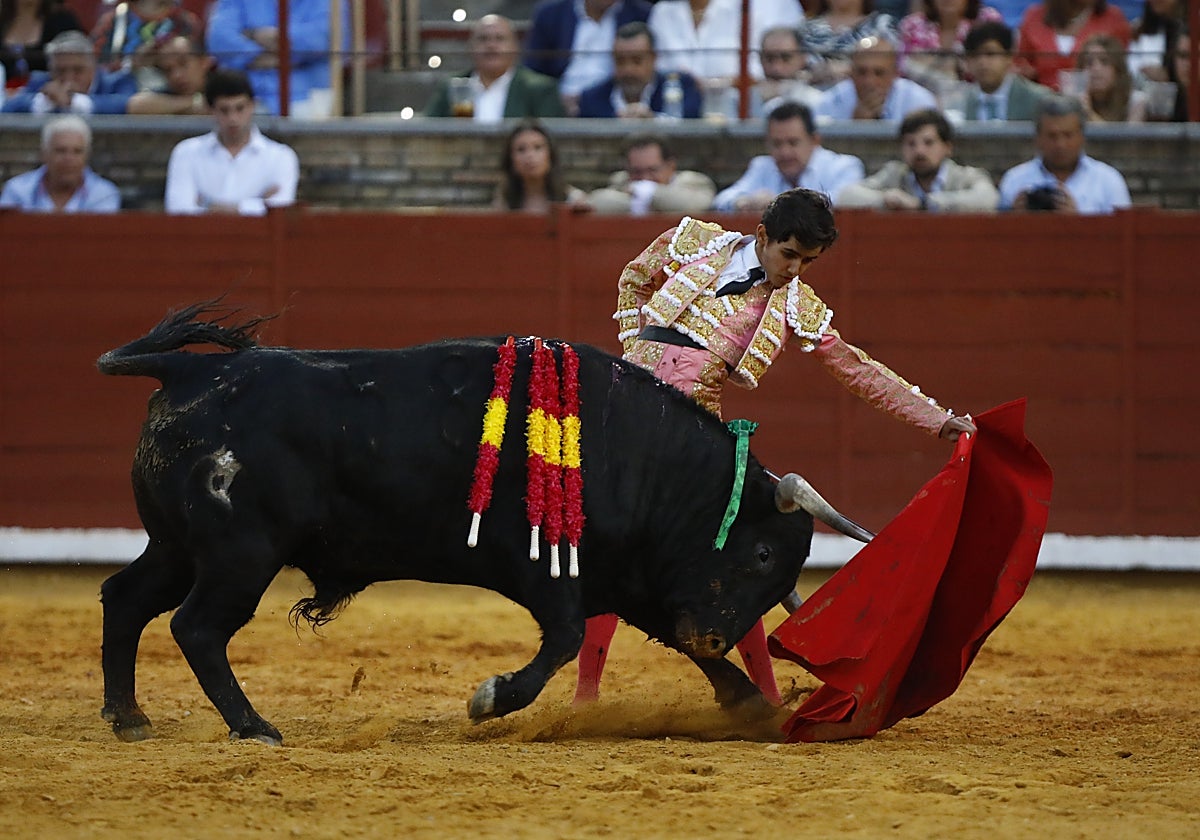 El novillero cordobés Manuel Román en la primera de la feria taurina de Córdoba