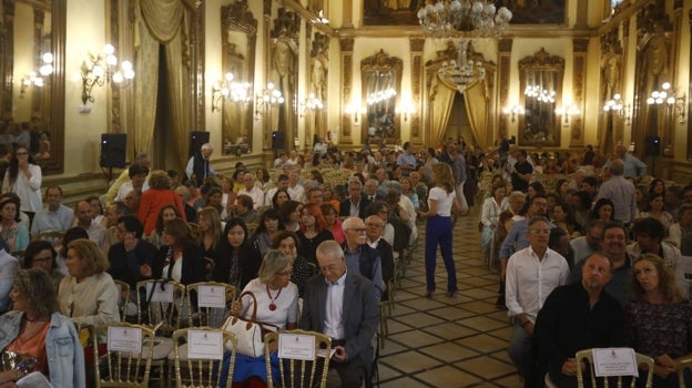 Público en el Salón Liceo del Real Círculo de la Amistad