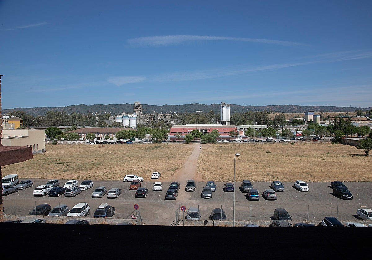 Terrenos sin uso de la antigua cárcel de Córdoba en el barrio de Fátima