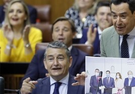 Juanma Moreno acusa a PSOE e IU del macroproyecto de golf cerca de Doñana