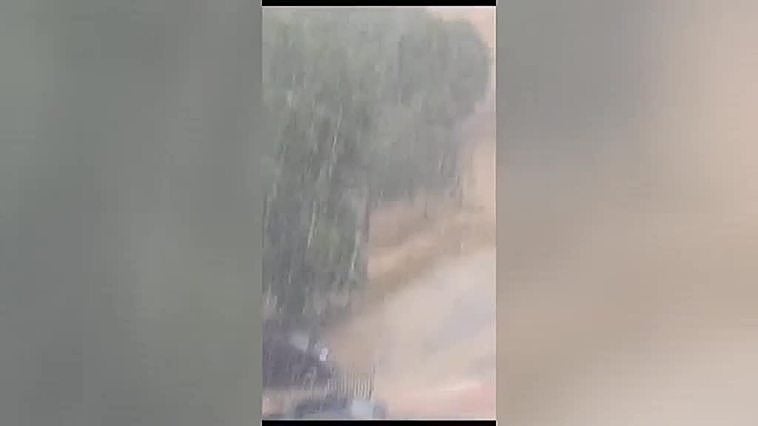 Una tormenta de granizo deja grandes destrozos en un pueblo de Sevilla