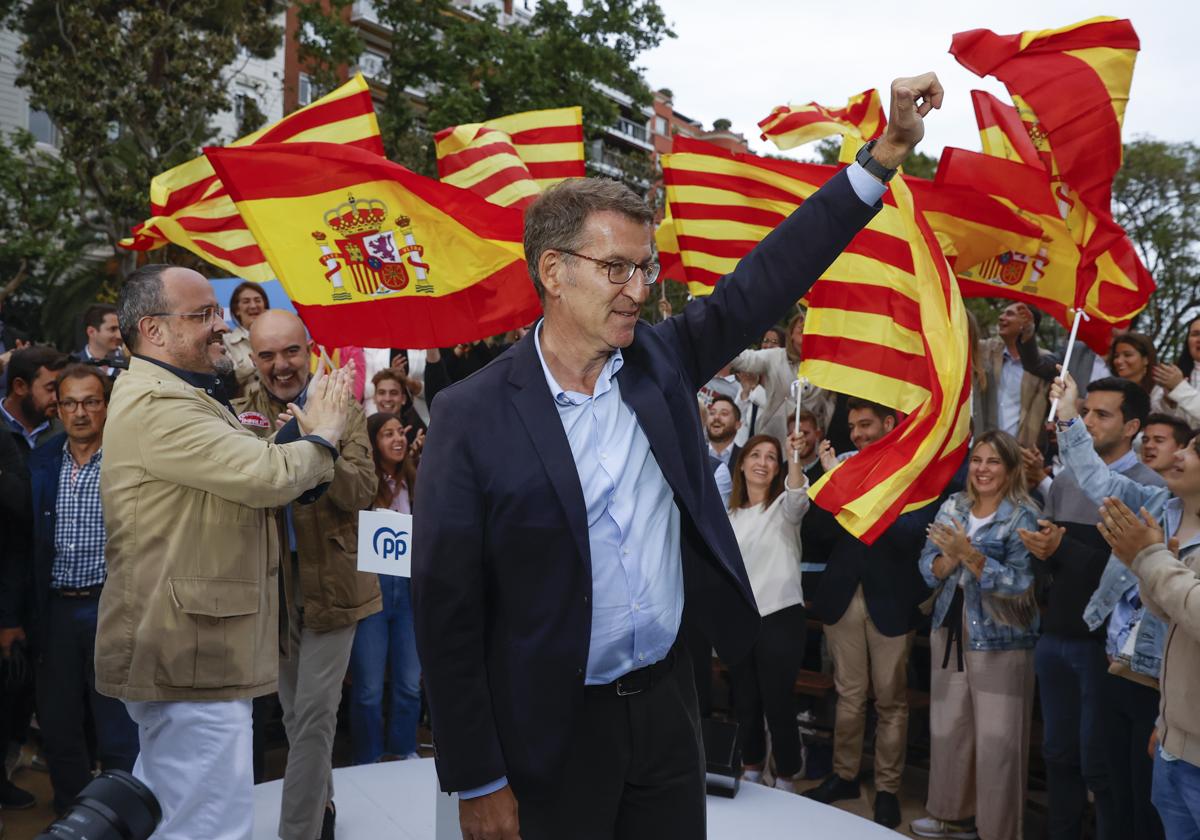 El presidente del PP, Alberto Núeza Feijóo, en Barcelona junto a Carlos Iturgaiz
