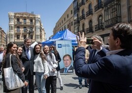 Rajoy pide a las vicepresidentas «un poco de finura» con Castilla y León