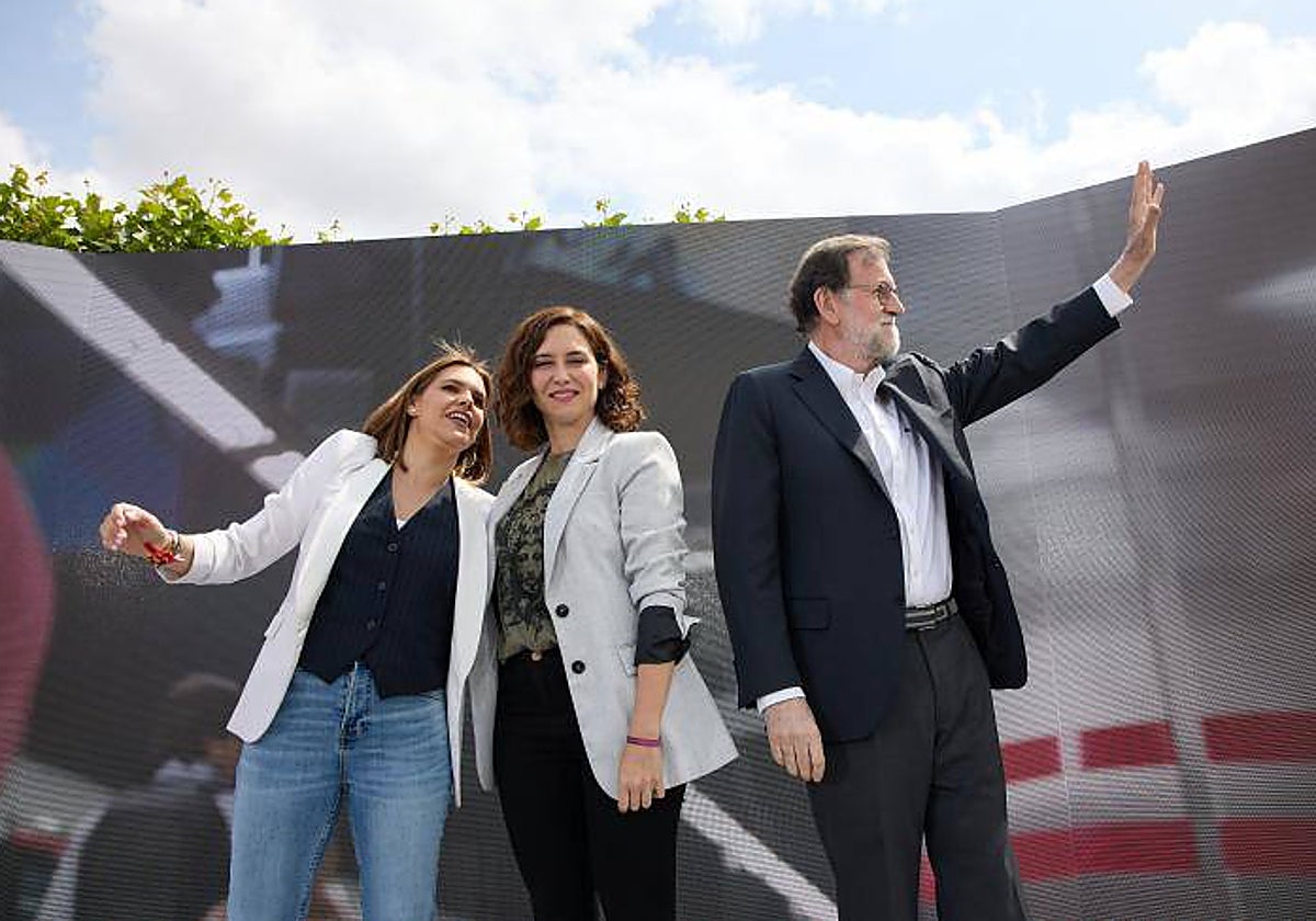 Judith Piquet, Isabel Díaz Ayuso y Mariano Rajoy, este sábado en Alcalá de Henares