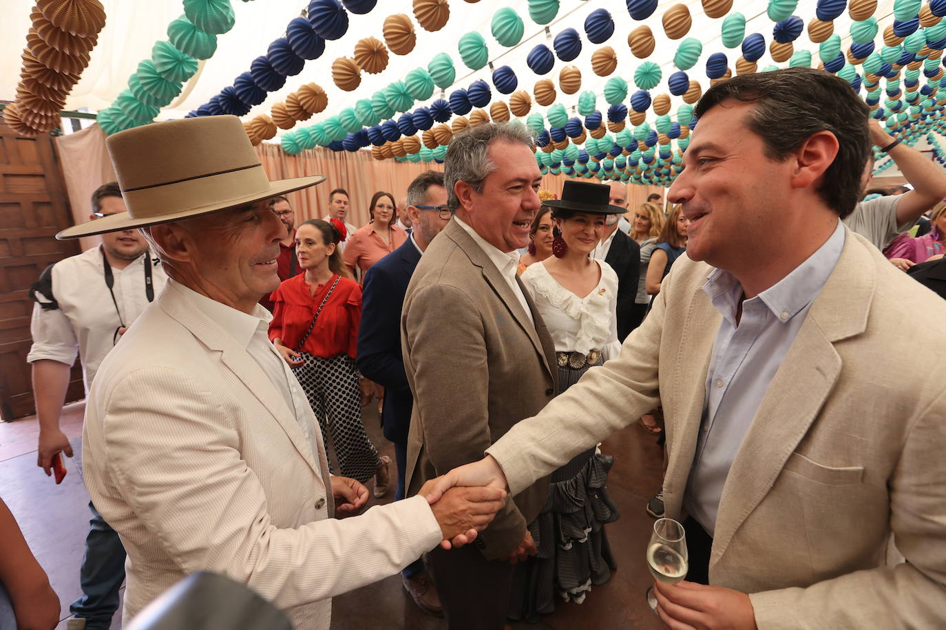 Feria de Córdoba 2023 | El bullicio en las casetas del sábado, en imágenes