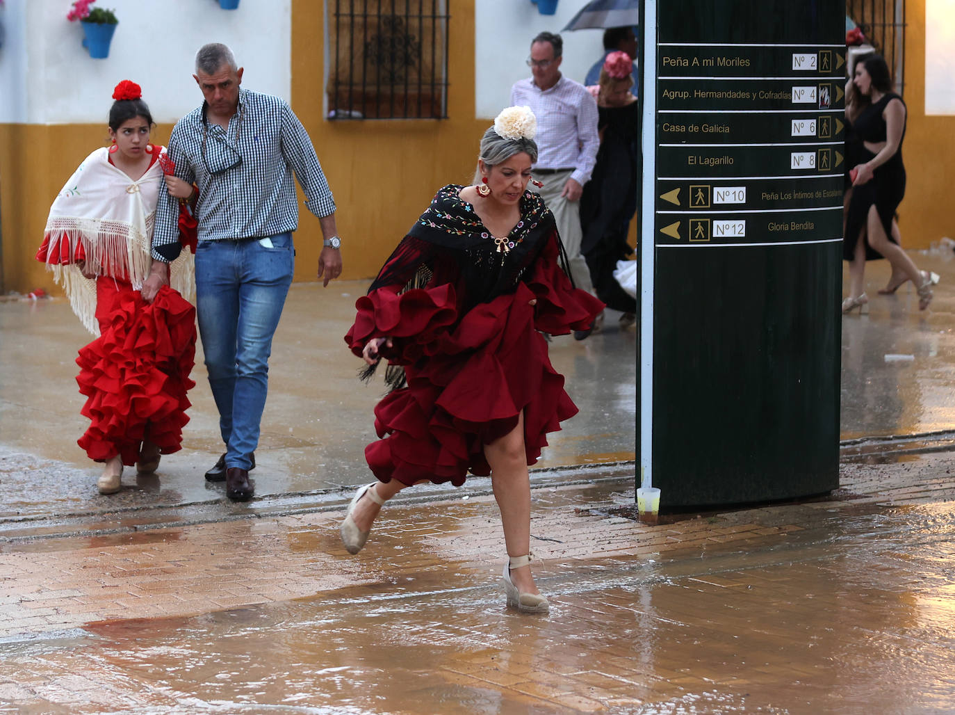 La Feria de Córdoba bajo la lluvia en imágenes