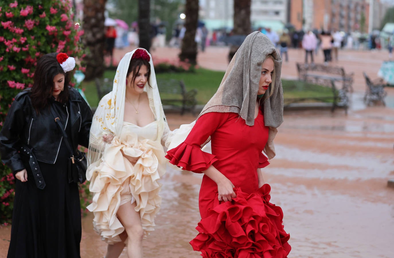 La Feria de Córdoba bajo la lluvia en imágenes