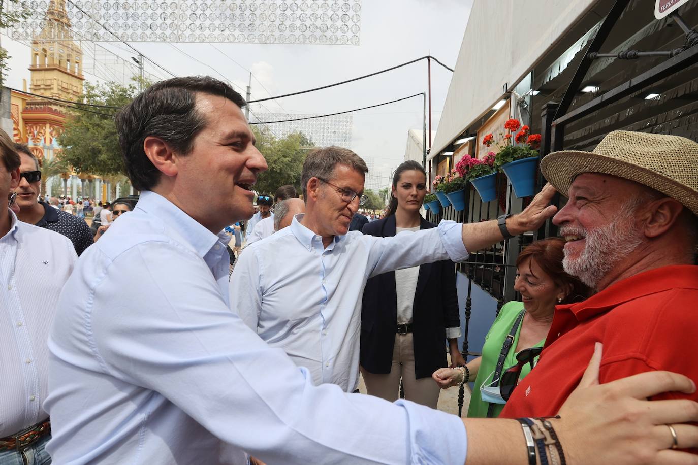 El concurrido paseo de Feijóo por la Feria de Córdoba, en imágenes
