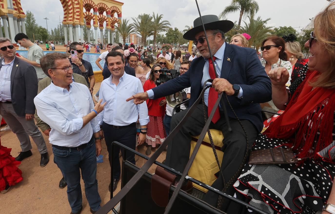El concurrido paseo de Feijóo por la Feria de Córdoba, en imágenes