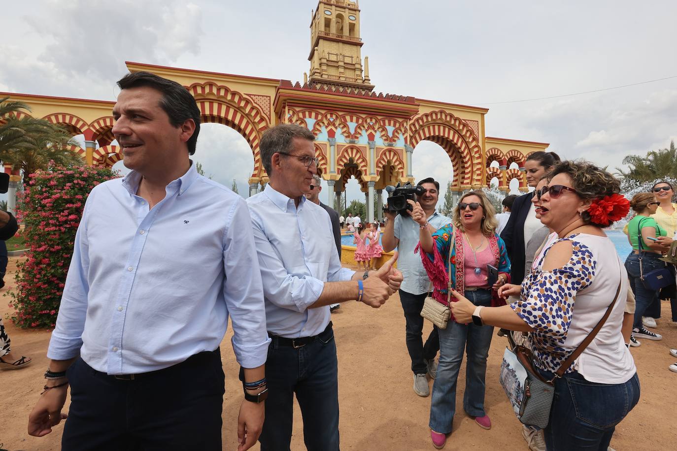 El concurrido paseo de Feijóo por la Feria de Córdoba, en imágenes
