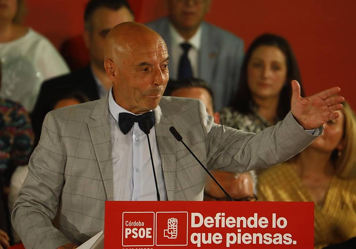 El candidato socialista, Antonio Hurtado, durante un mitin