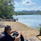 Los Mossos localizan un cadáver en un coche hundido en el Ebro