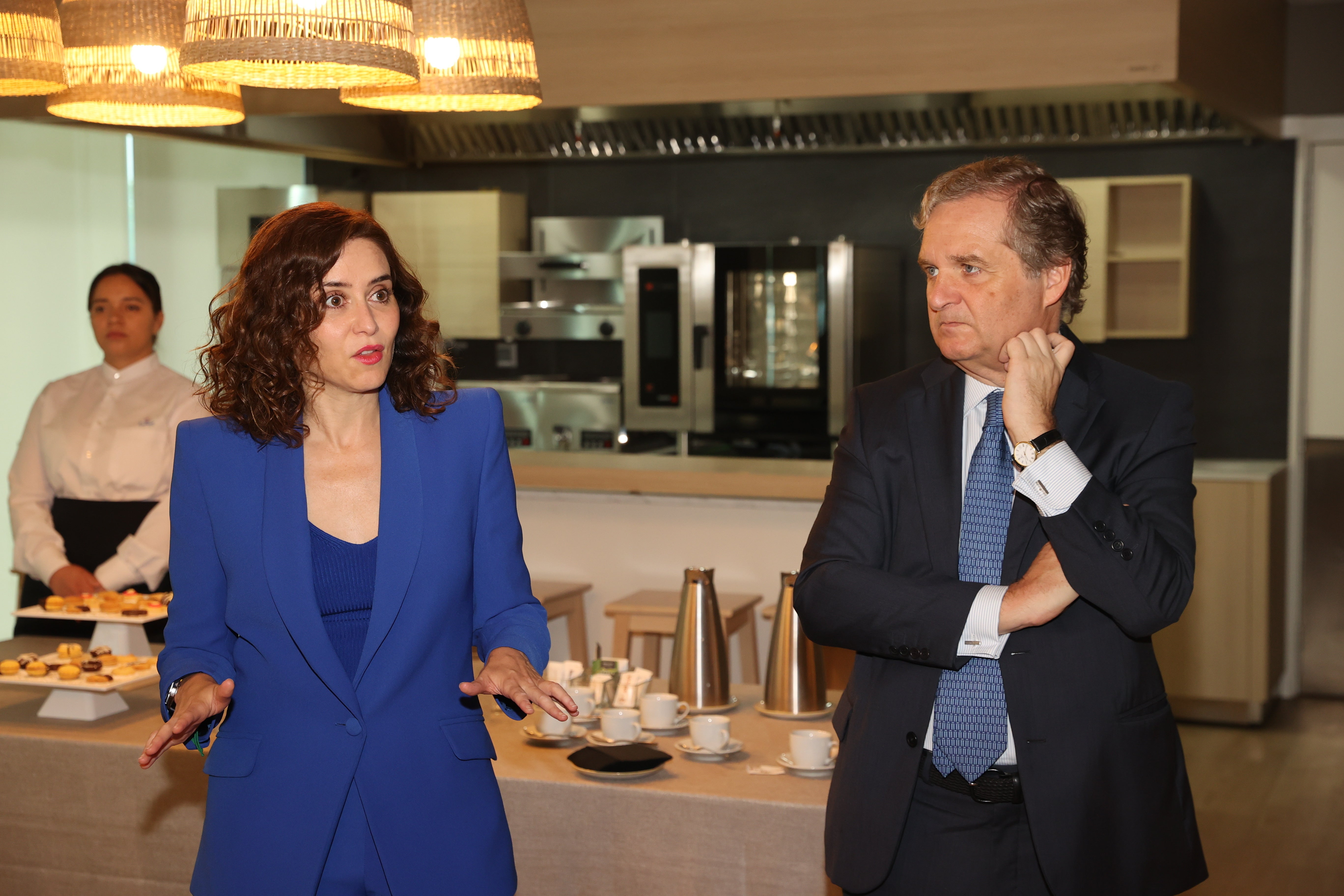 Isabel Díaz Ayuso, presidenta de la Comunidad de Madrid, junto a Ignacio Ybarra, presidente de Vocento