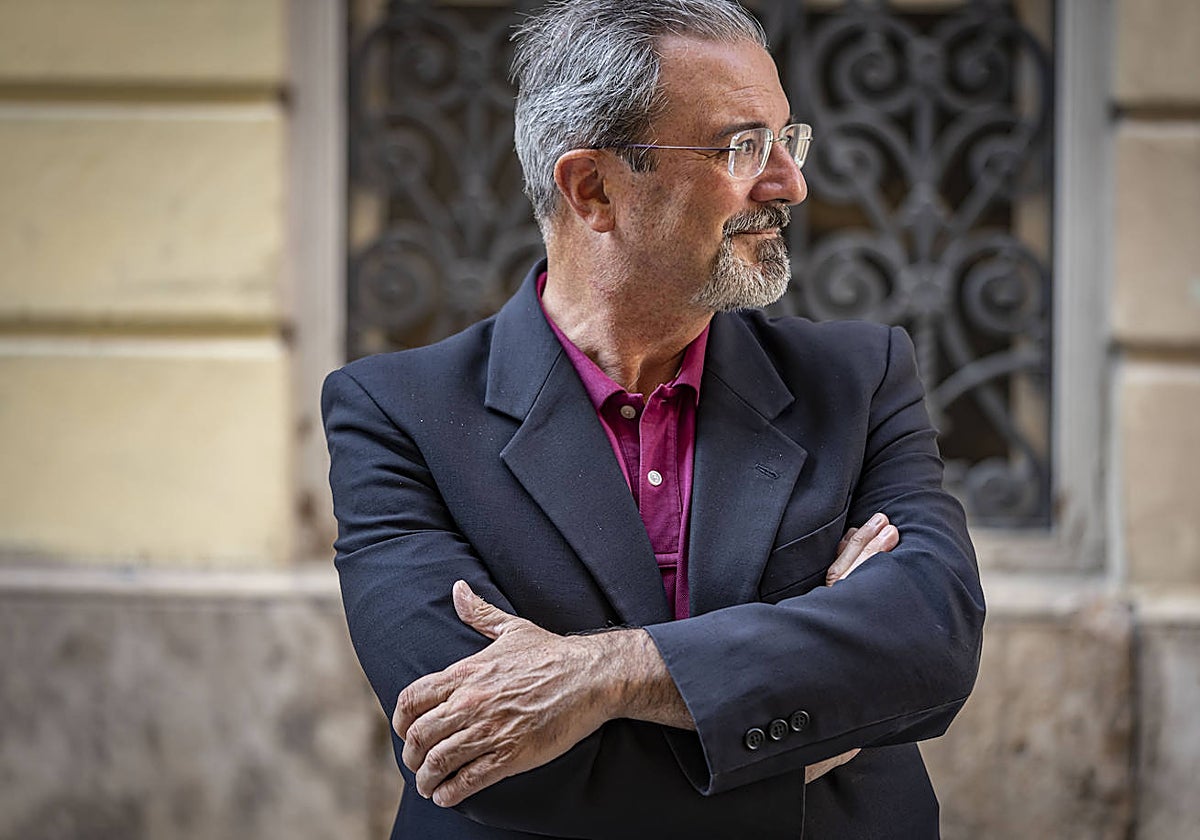 El candidato de Vox a presidir la Comunidad Valenciana, Carlos Flores, posa para ABC