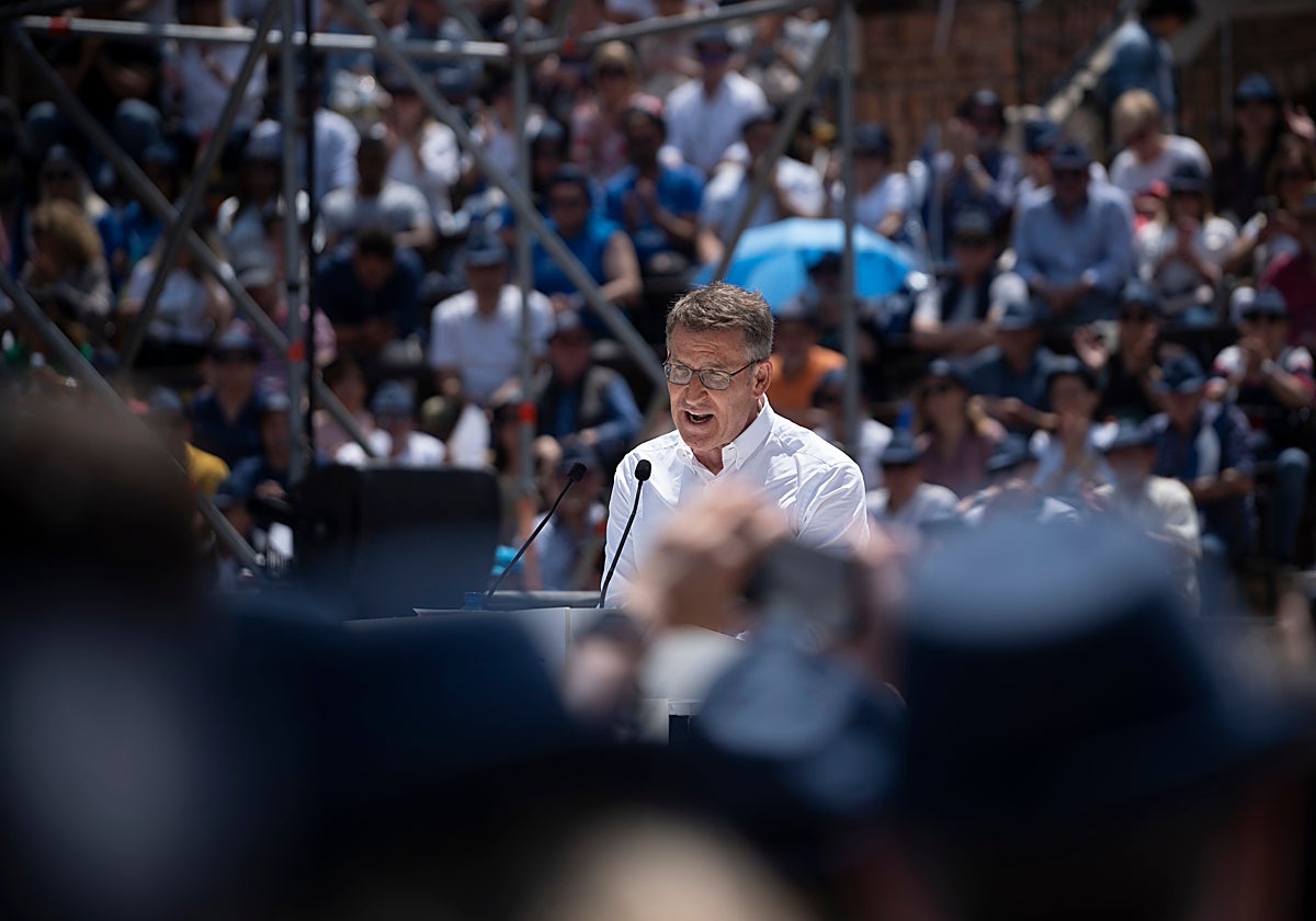 Alberto Núñez Feijóo, durante el mitin de este domingo en la plaza de toros de Valencia