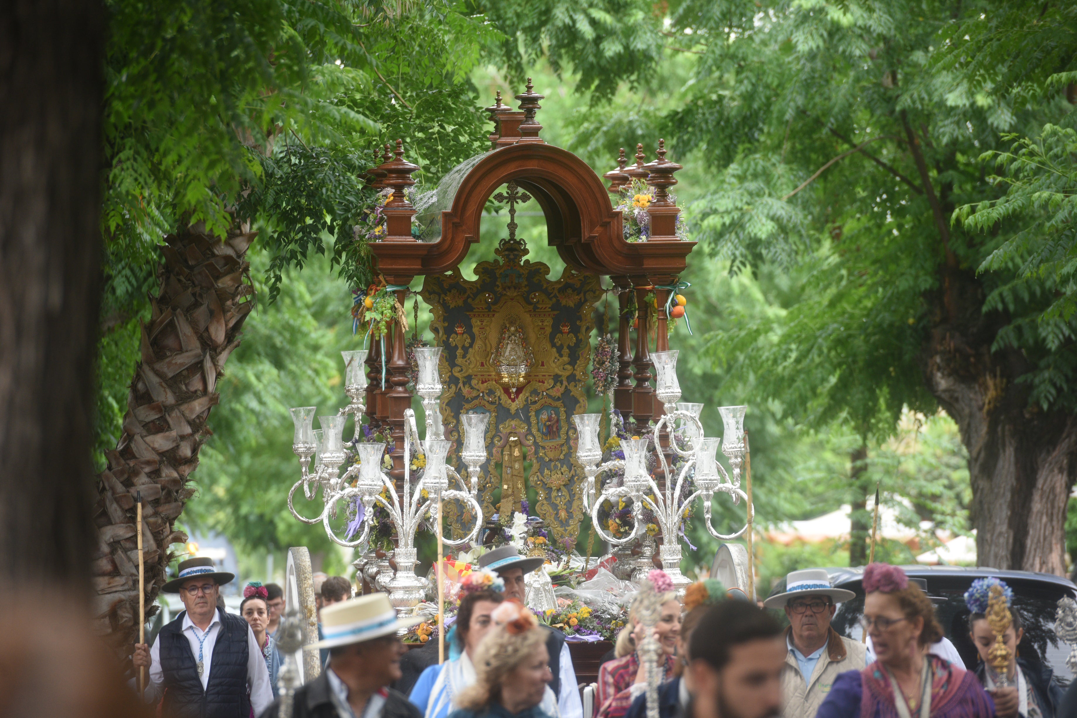 Salida del Rocío Castrense con Montequinto