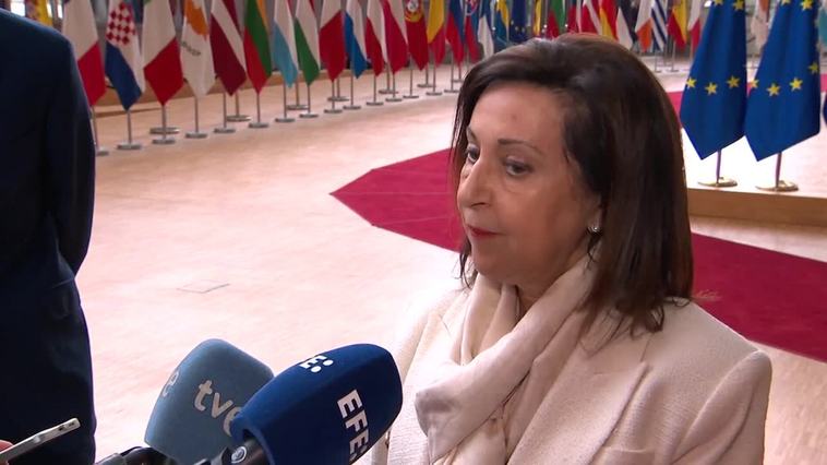 Robles defiende el "apoyo global" de España a Ucrania pero recuerda que "España no tiene los F-16"