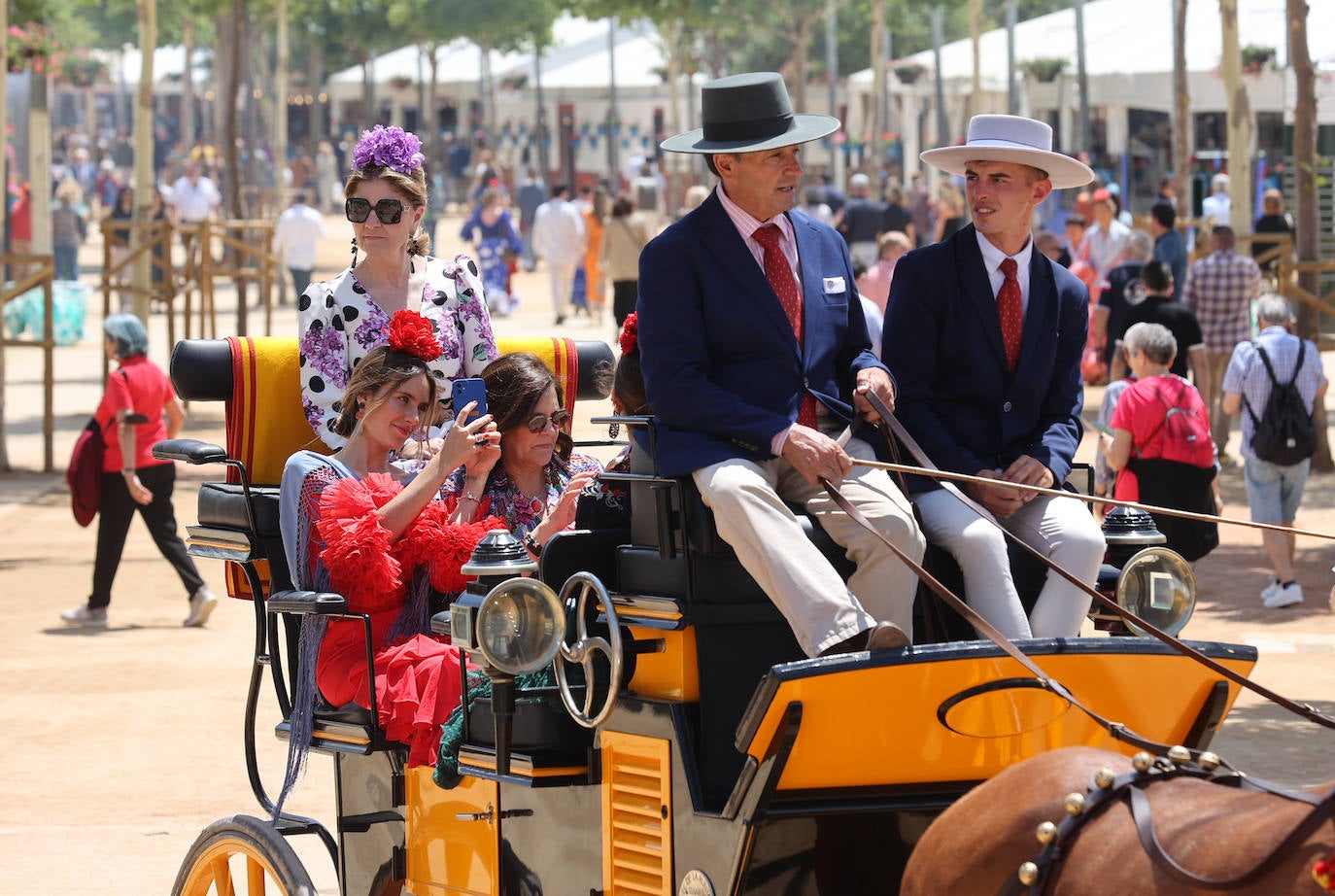 Feria Córdoba 2023 | El esplendor del ambiente del miércoles, en imágenes