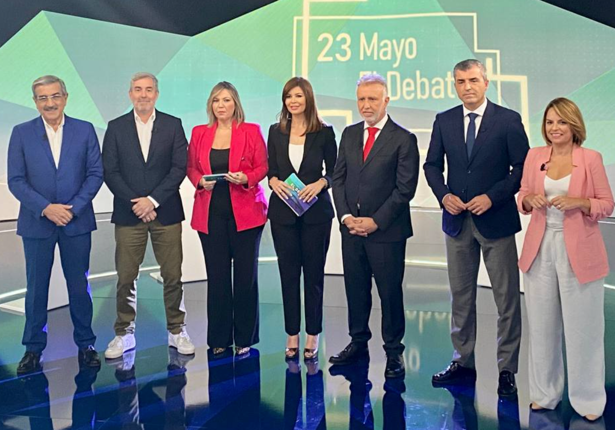 Candidatos y candidata minutos antes de comenzar el debate electoral en la televisión pública