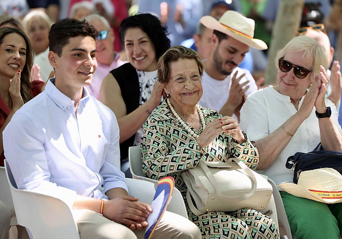 Miguel, el interventor más joven, y Soledad, la mayor, en un acto en Torrejón de Ardoz