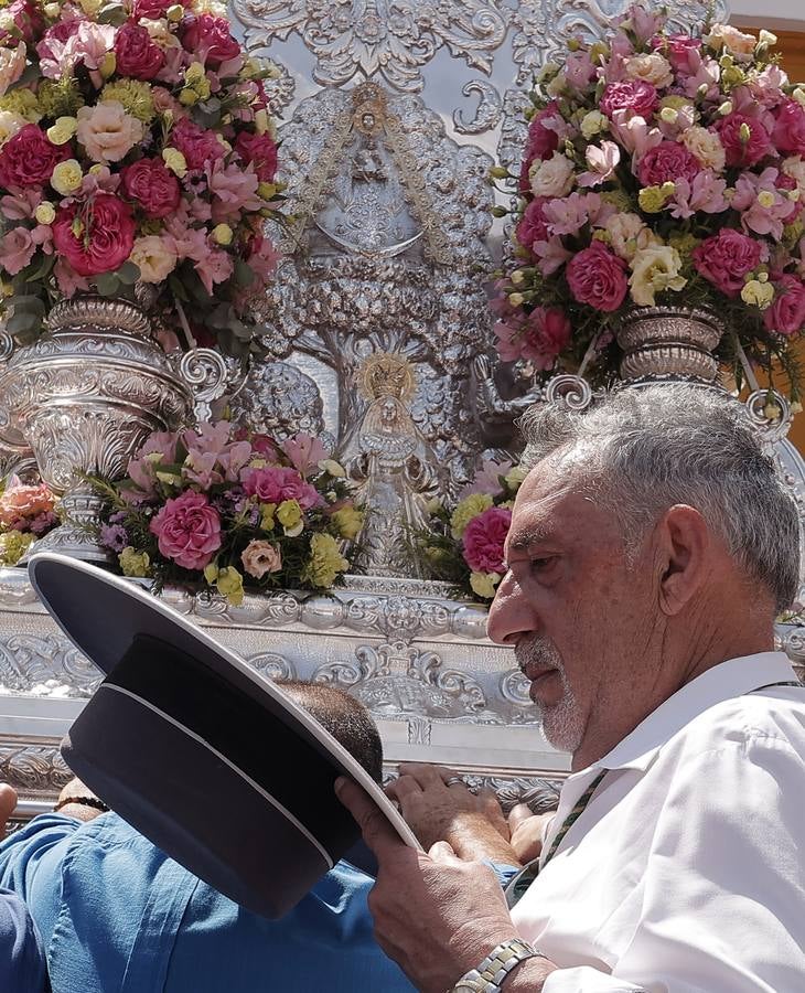 Ambiente del paso de algunas hermandades del Rocío por Villamanrique de la Condesa