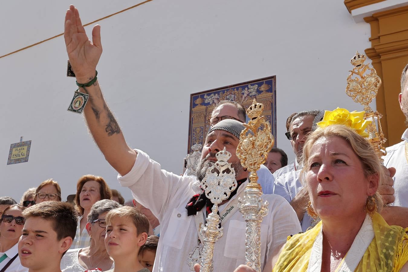 Ambiente del paso de algunas hermandades del Rocío por Villamanrique de la Condesa