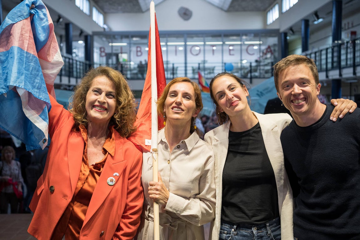 Más Madrid, antes que Sumar. La que no sale en la foto junto a Mónica García, Rita Maestre, Carla Antonelli e Iñigo Errejón es Yolanda Díaz, que intentará usar de pértiga el poder de este partido en la capital de cara a diciembre.