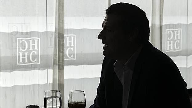 Imagen de contraluz de José María Bellido durante la entrevista concedida a ABC