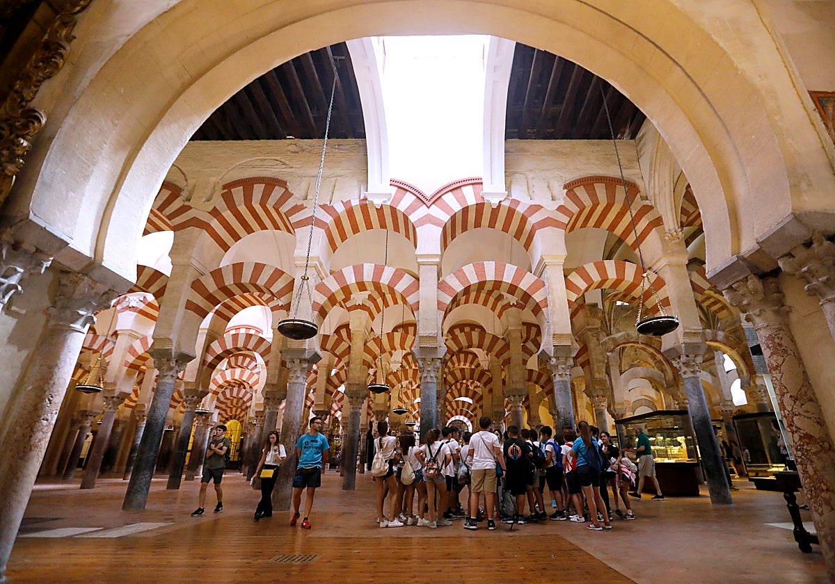 Grupo de visitantes a la Mezquita Catedral de Córdoba en 2022