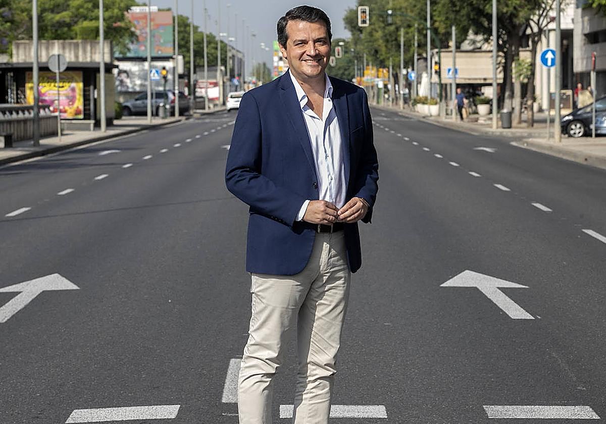 El alcalde y candidato a la reelección, José María Bellido, ayer posando en el Vial antes de la entrevista