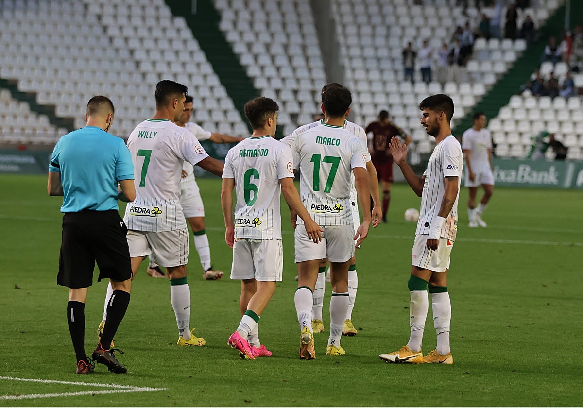 Los jugadores del Córdoba celebran un gol en El Arcángel