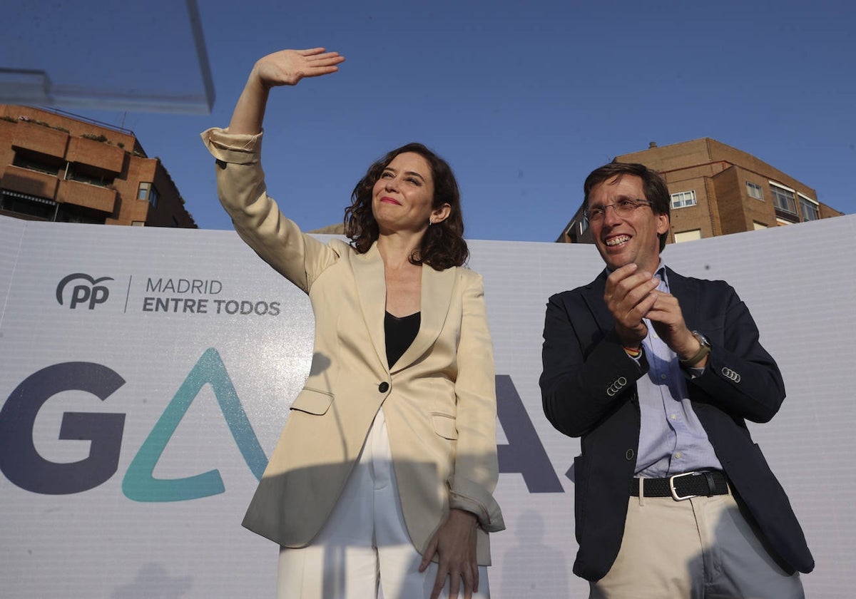 Isabel Díaz Ayuso y José Luis Martínez-Almeida, presidenta de la Comunidad y alcalde de Madrid