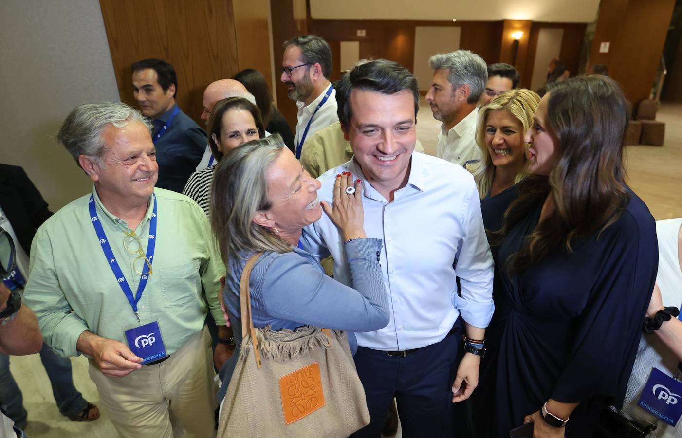 El ambiente electoral en la sede del PP, en imágenes