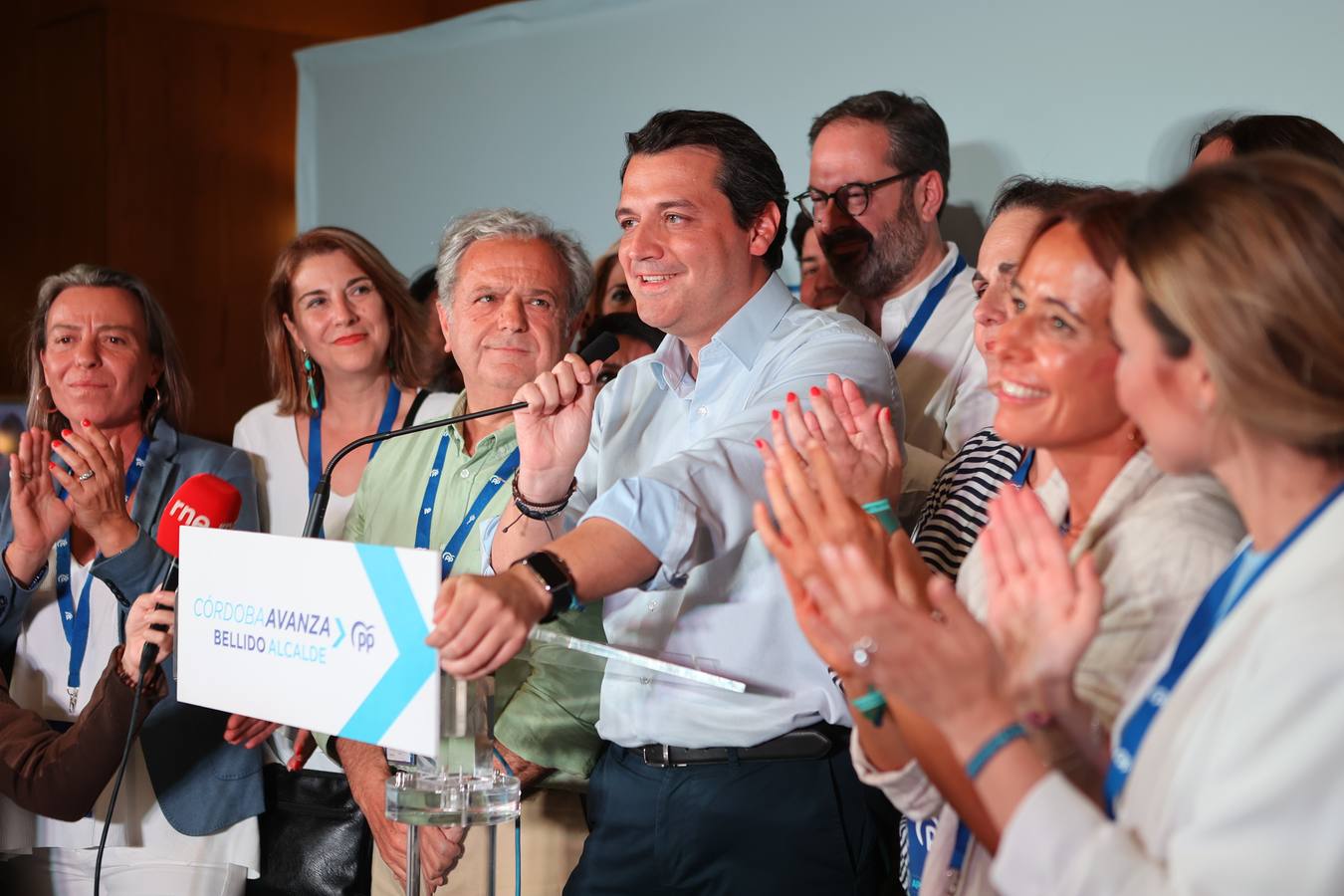 El ambiente electoral en la sede del PP, en imágenes