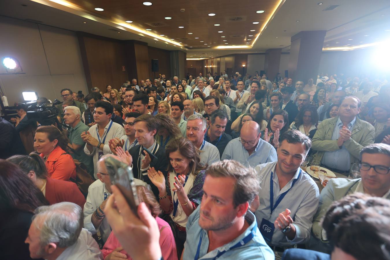 El ambiente electoral en la sede del PP, en imágenes