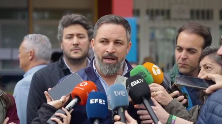 Abascal pide que las urnas se llenen de votos "libres y limpios"