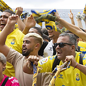 A votar de amarillo en Gran Canaria en un 28M de Primera