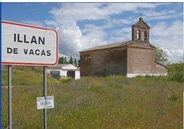 Los tres electores de Illán de Vacas votan minutos después de abrirse el colegio