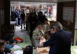 La participación a las 14 horas en Madrid capital se sitúa en el 37,82%, 2,39 puntos más que en 2019