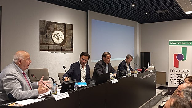 Candidatos de PP, JM+ y PSOE en el Foro Jaén de Opinión y Debate