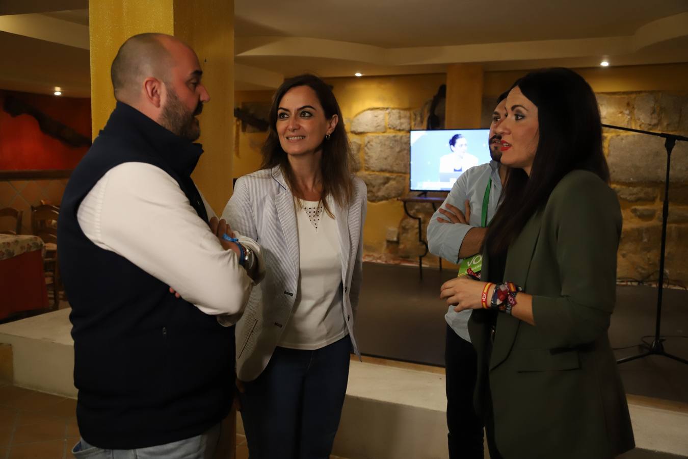 El ambiente en la sede de Vox de Córdoba, en imágenes