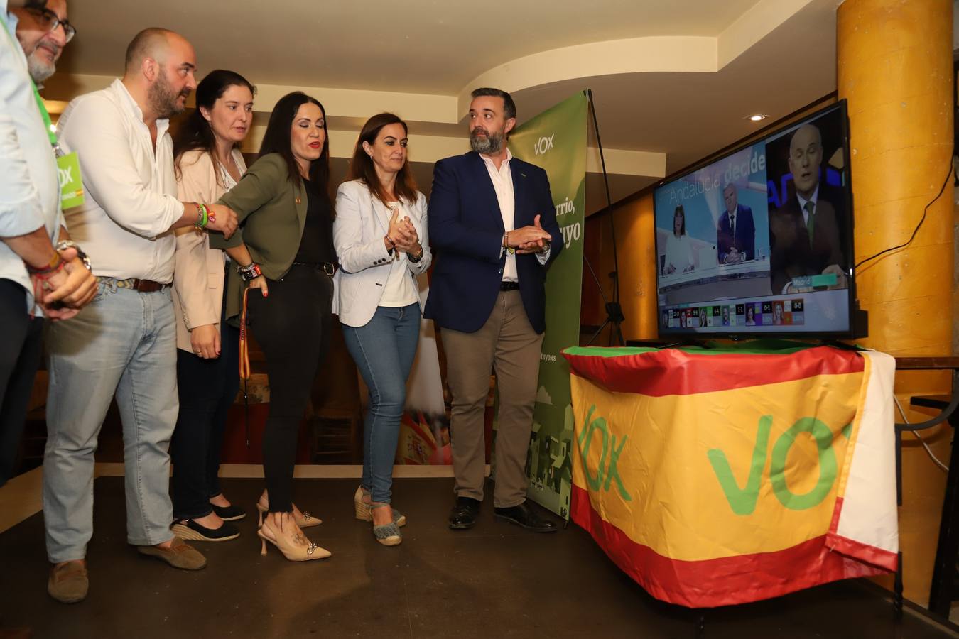 El ambiente en la sede de Vox de Córdoba, en imágenes