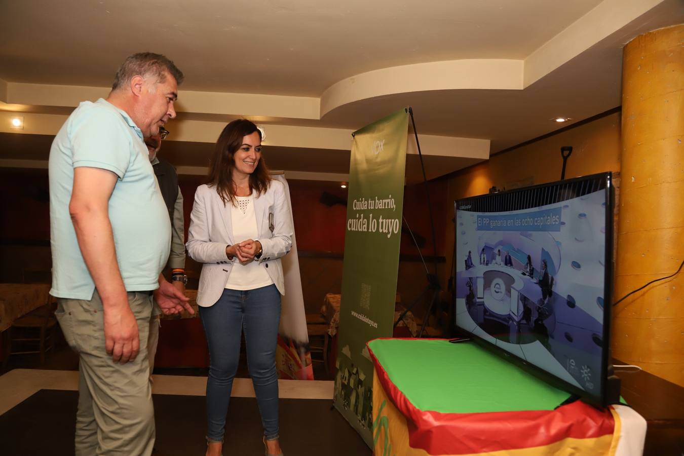 El ambiente en la sede de Vox de Córdoba, en imágenes