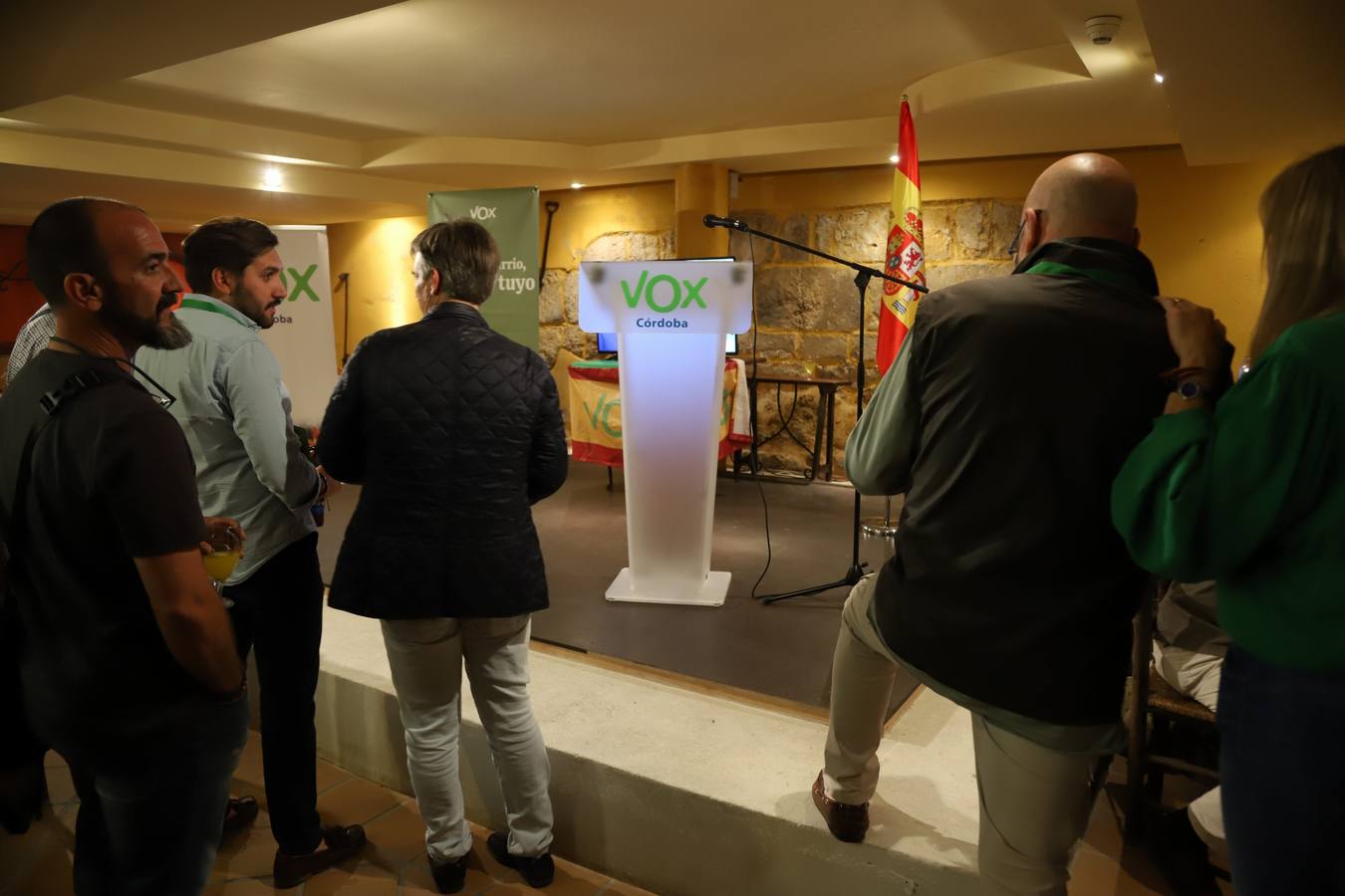 El ambiente en la sede de Vox de Córdoba, en imágenes